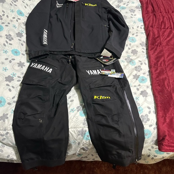 Custom Yamaha Klim jacket and pants - Picture 2 of 10